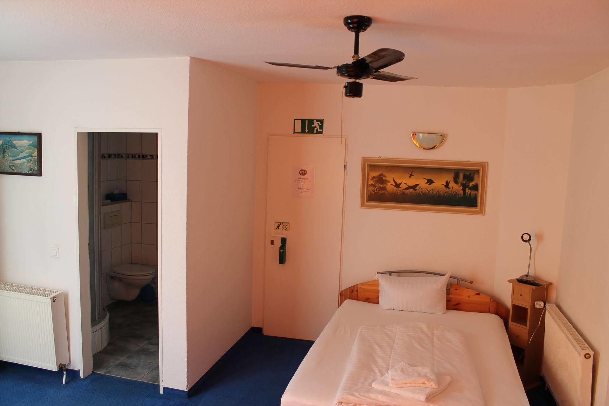 City Lounge Hotel Dusseldorf Ngoại thất bức ảnh