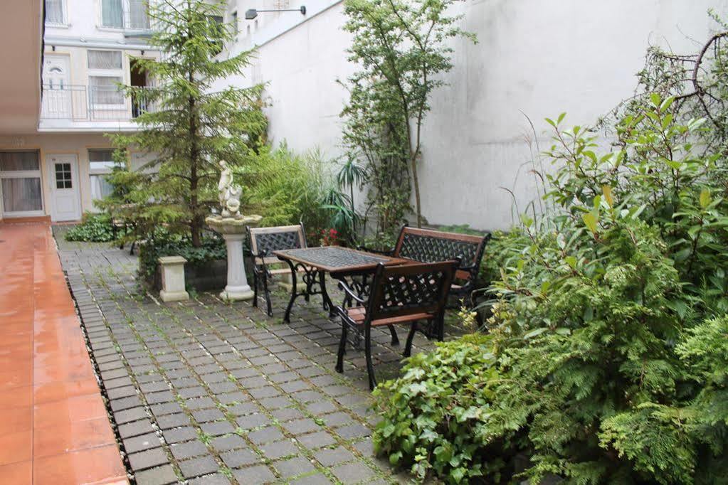 City Lounge Hotel Dusseldorf Ngoại thất bức ảnh